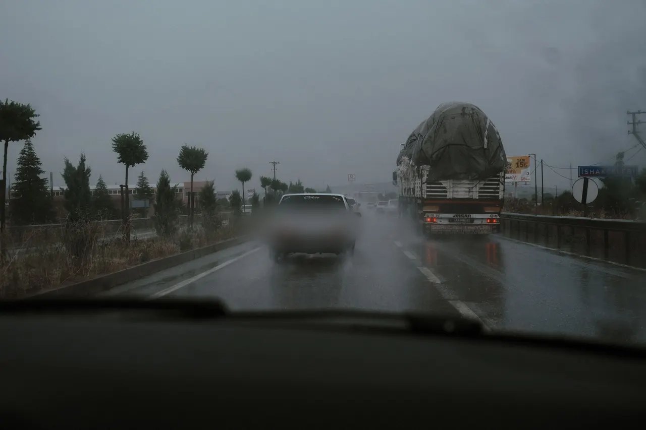 Esenyurt çevresinde yol ve kurtarma — örnek fotoğraf
