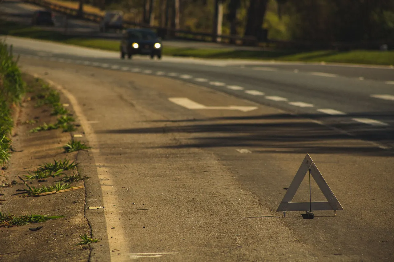Otoyolda güvenlik üçgeni ve dörtlü ikaz: mesafe ve doğru kullanım